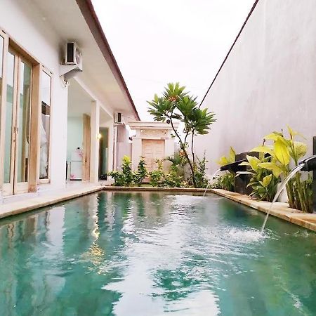 Villa Santika Banjar  Exterior photo